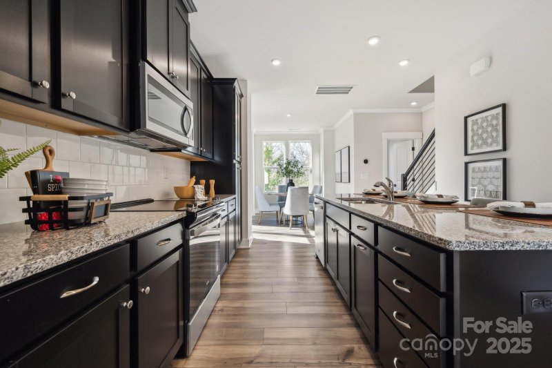 Property image 4 at 1015 Kokomo Lane, Charlotte, NC 28206