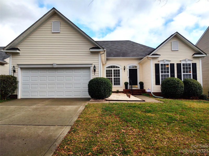 2527 Bethesda Oaks Drive