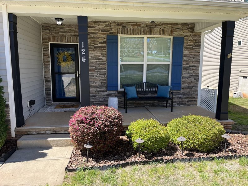 Property image 2 at 124 Carolinian Drive, Statesville, NC 28677