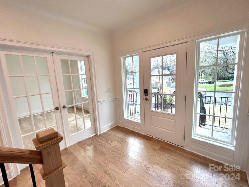 Property image 2 at 2913 Foxwood Road, Charlotte, NC 28226