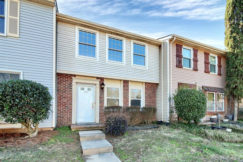 Property image 2 at 1524 Waybridge Lane, Charlotte, NC 28210