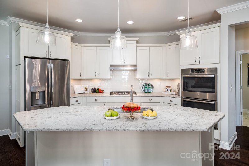 16108 Lakeside Loop Lane