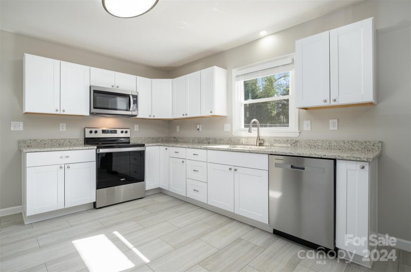 Property image 3 at 129 Short Hills Drive, Charlotte, NC 28217