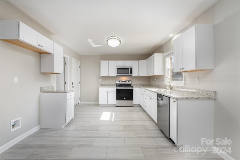 Property image 5 at 129 Short Hills Drive, Charlotte, NC 28217