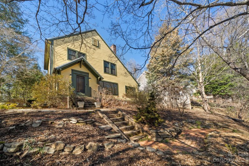 Property image 2 at 176 Tacoma Circle, Asheville, NC 28801