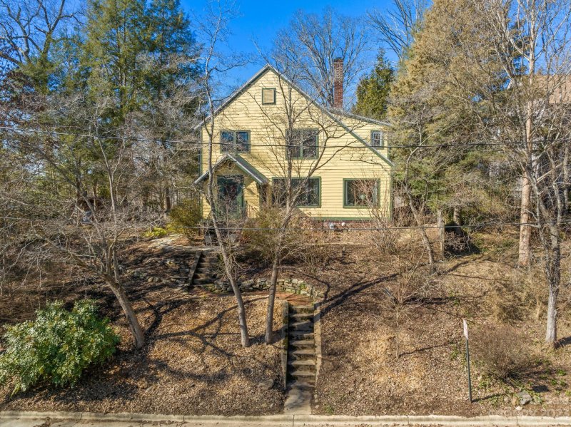 Property image 3 at 176 Tacoma Circle, Asheville, NC 28801