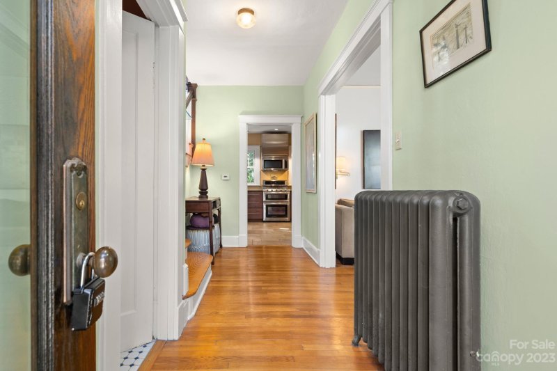 Property image 4 at 176 Tacoma Circle, Asheville, NC 28801