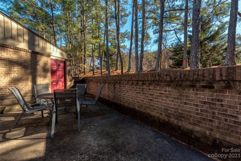 Property image 3 at 8047 Charter Oak Lane, Charlotte, NC 28226