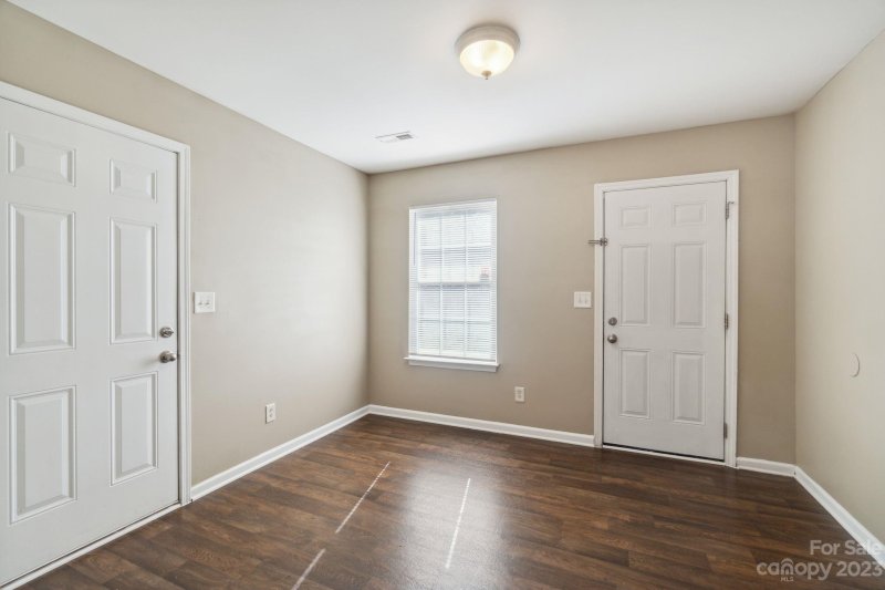 Property image 3 at 6933 Wandering Creek Drive, Charlotte, NC 28216