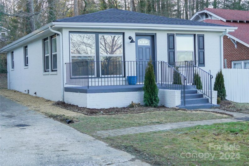 Property image 2 at 1747 Clairmont Drive, Hendersonville, NC 28791