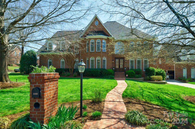 2203 Humberview Lane