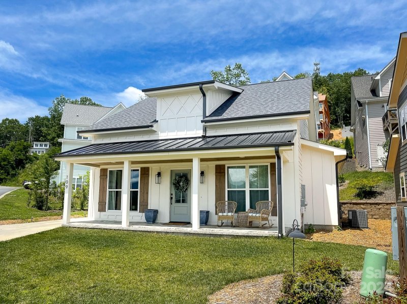 Property image 2 at 109 Chepstow Place, Black Mountain, NC 28711