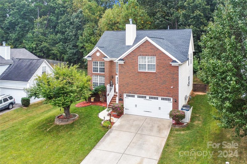 Property image 3 at 8220 Chatham Oaks Drive, Concord, NC 28027