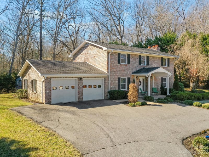 340 Camelot Drive