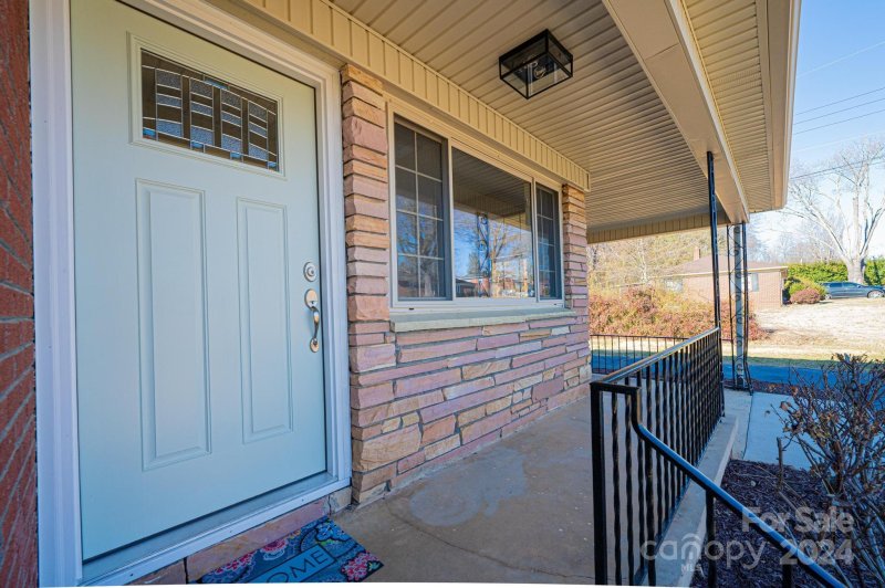 Property image 2 at 2841 20th Street, Hickory, NC 28601