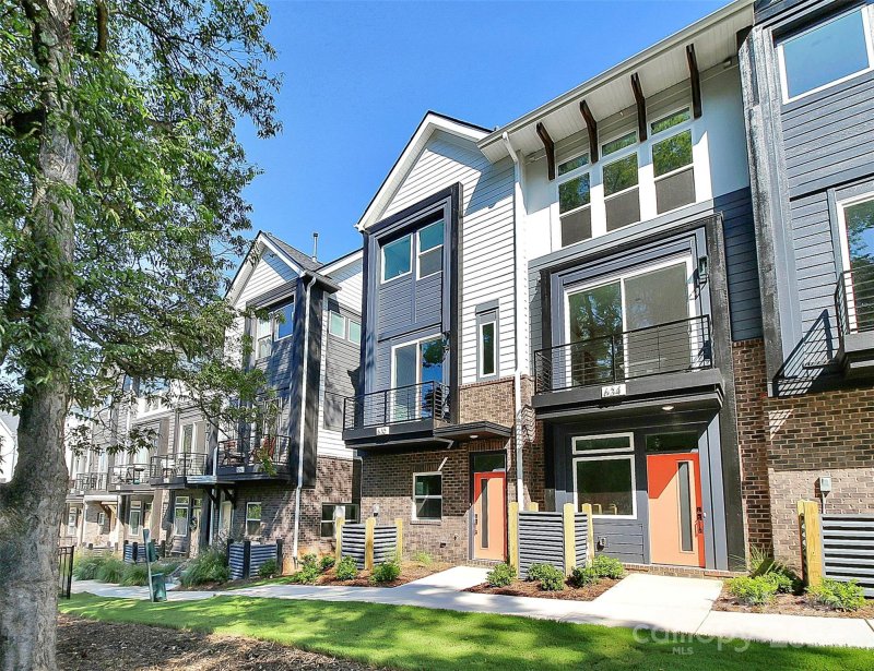 Property image 2 at 630 West End Drive, Charlotte, NC 28208