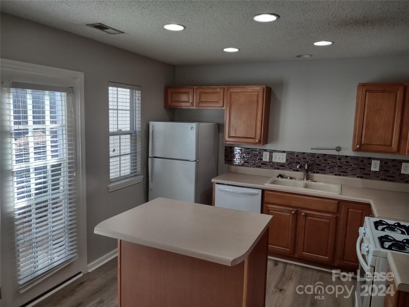 Property image 4 at 2014 Mcneil Paper Court, Charlotte, NC 28214