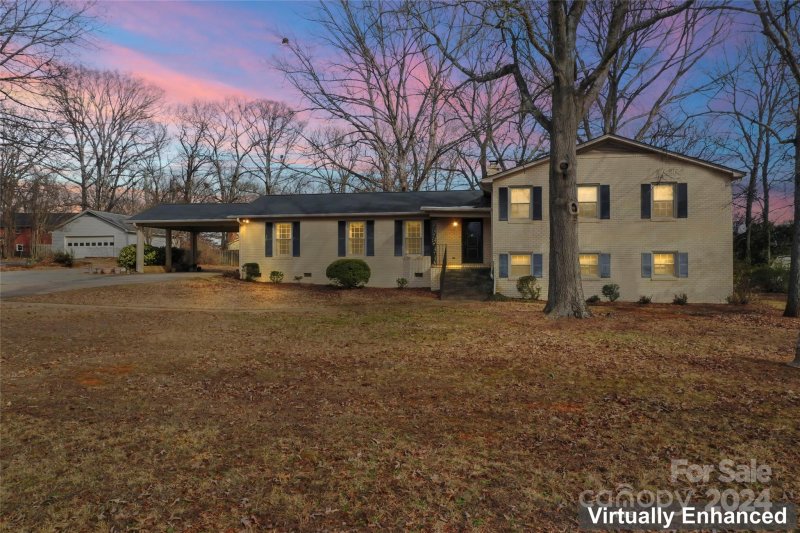 950 Arrowhead Drive