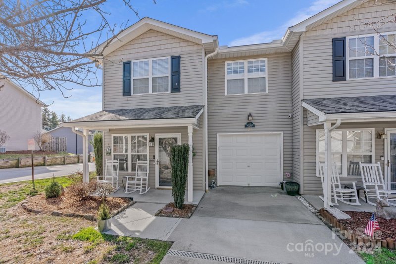 Property image 2 at 31 Wiltshire Circle, Fletcher, NC 28732