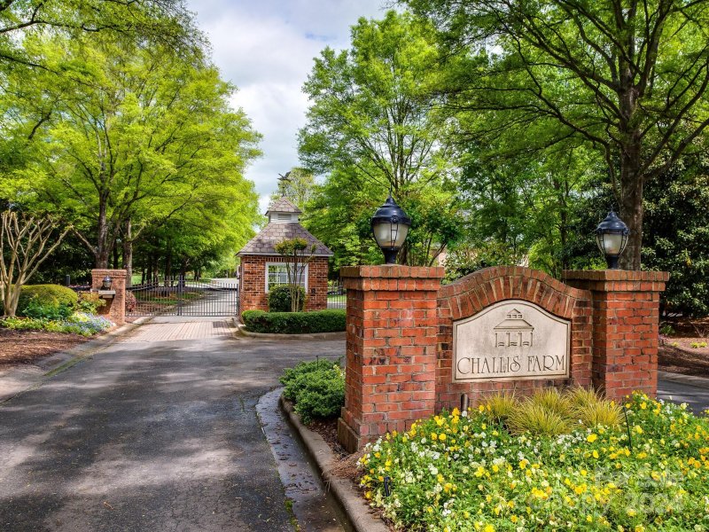 Property image 2 at 5911 Old Well House Road, Charlotte, NC 28226