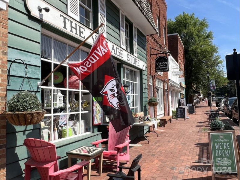 Property image 5 of 105 Wilharr Court in Davidson Pond, Mooresville, NC 28115