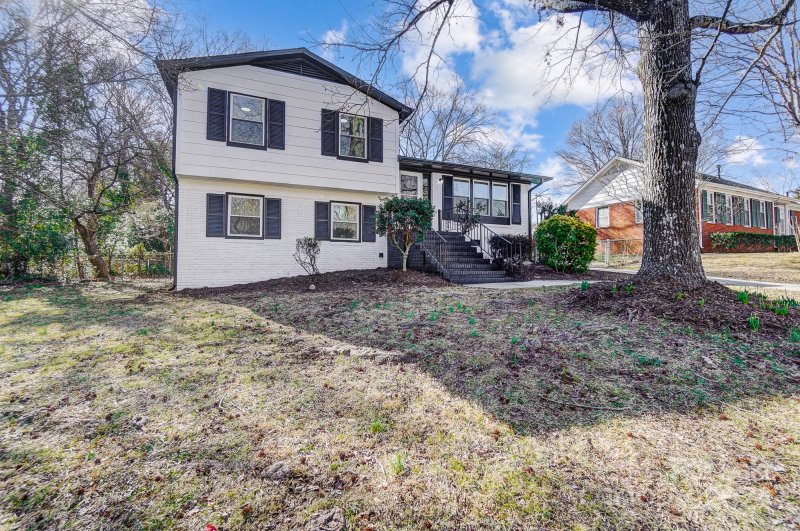 Property image 3 at 6524 Eaglecrest Road, Charlotte, NC 28212