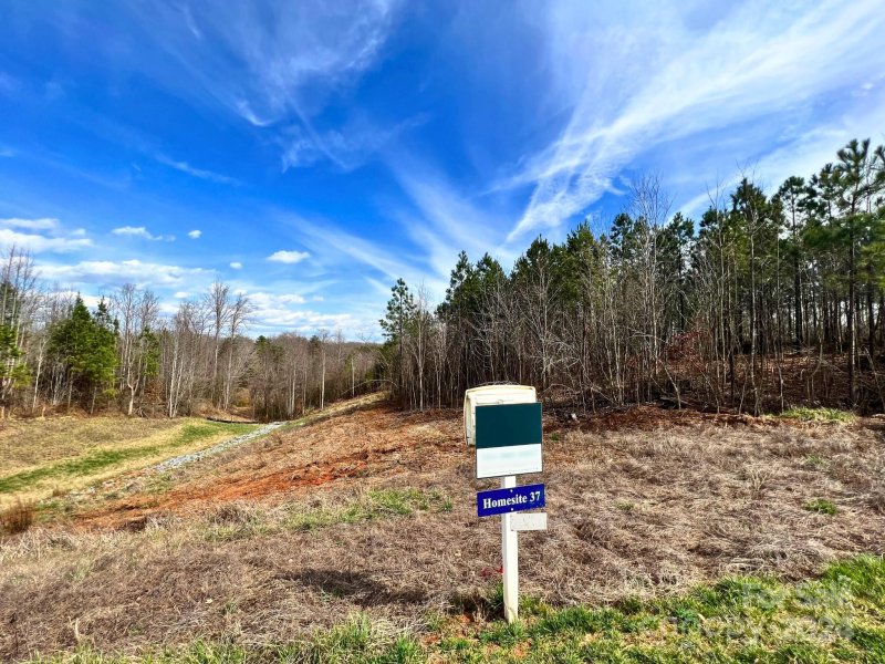 Property image 2 of 118 Wilharr Court in Davidson Pond, Mooresville, NC 28115