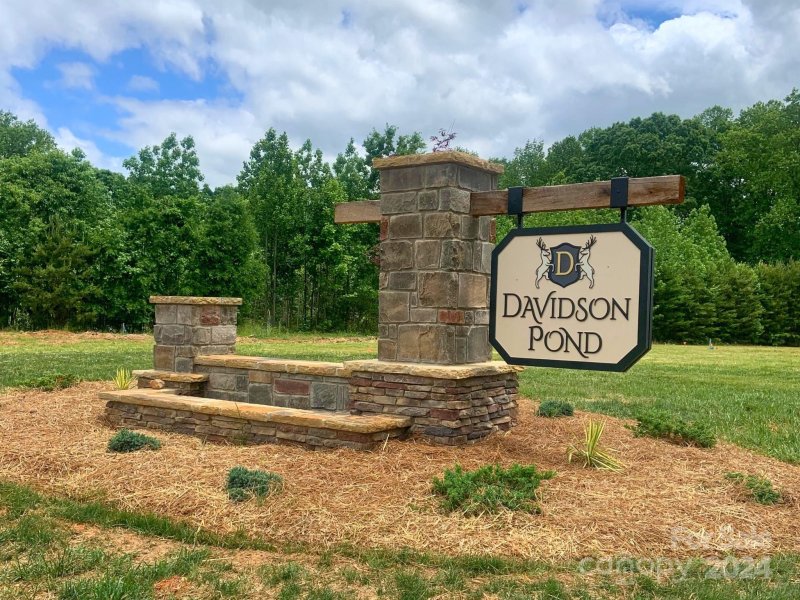 Property image 5 of 118 Wilharr Court in Davidson Pond, Mooresville, NC 28115