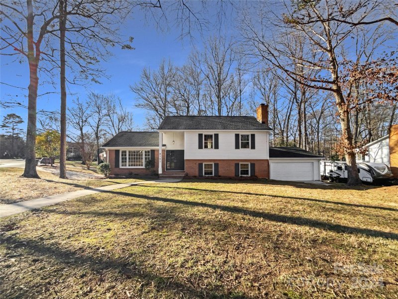 8101 Cliffside Drive