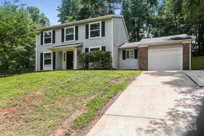 Property image 5 at 6742 Morganford Road, Charlotte, NC 28211