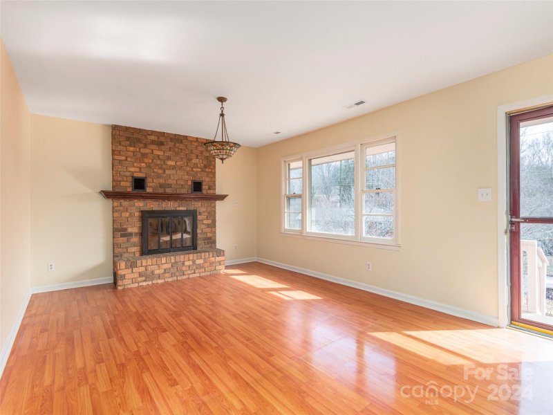 Property image 4 at 40 Wagon Road, Asheville, NC 28805