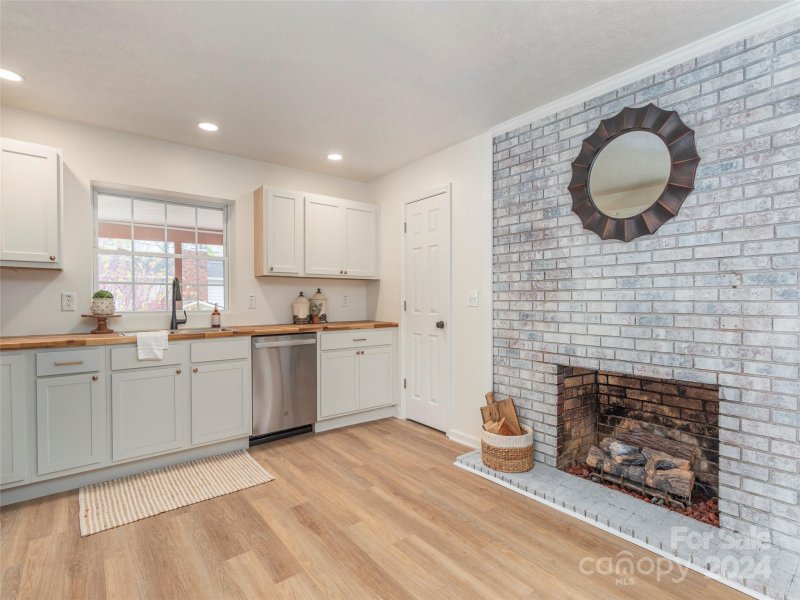 Property image 3 at 170 Oak Park Drive, Clyde, NC 28721