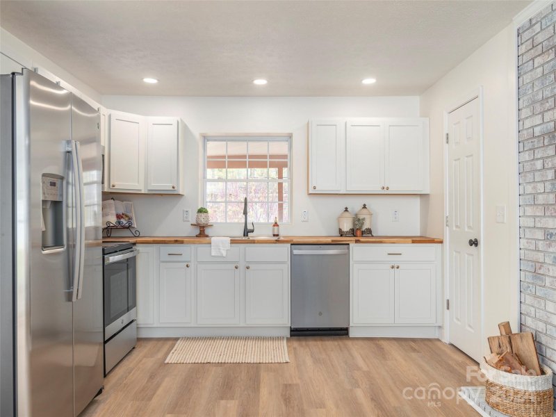 Property image 4 at 170 Oak Park Drive, Clyde, NC 28721