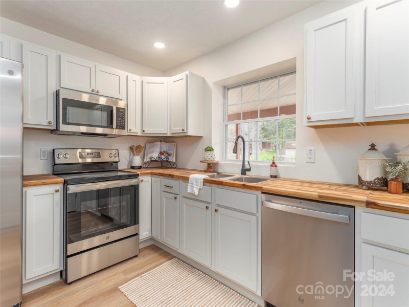 Property image 5 at 170 Oak Park Drive, Clyde, NC 28721