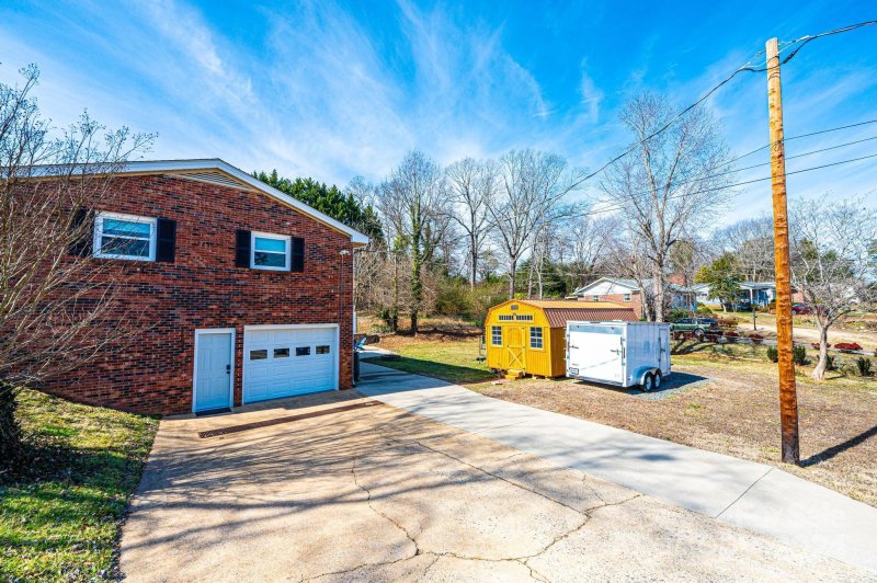 Property image 3 at 1110 15th Avenue, Hickory, NC 28601