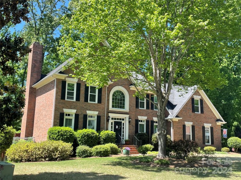 2825 Hampton Glen Court