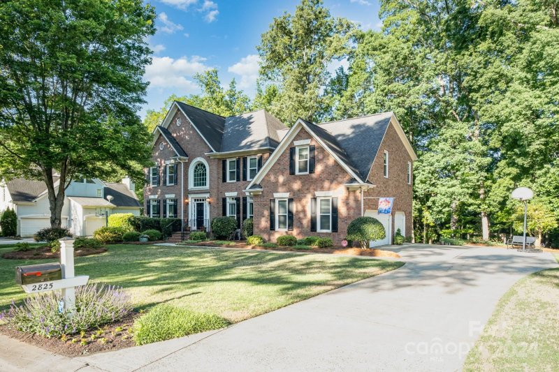 Property image 3 at 2825 Hampton Glen Court, Matthews, NC 28105