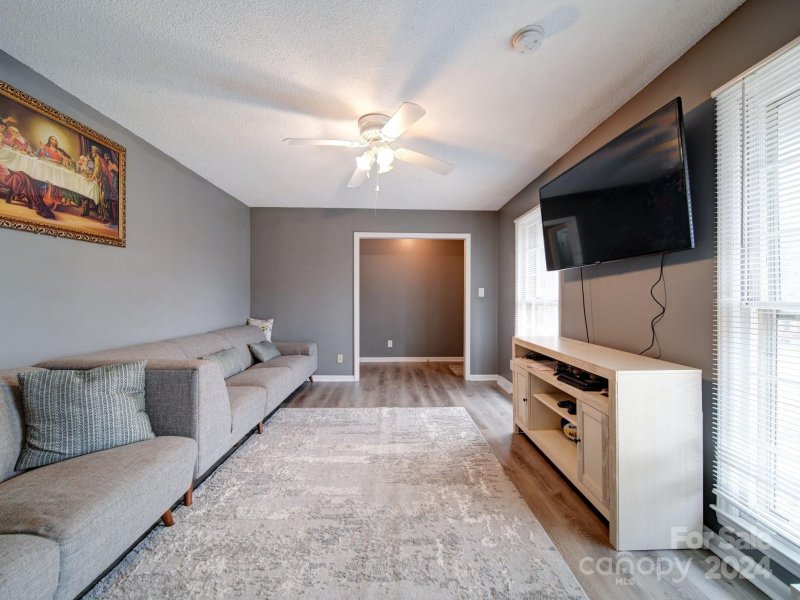 Property image 3 at 4630 Cloverdale Avenue, Charlotte, NC 28212