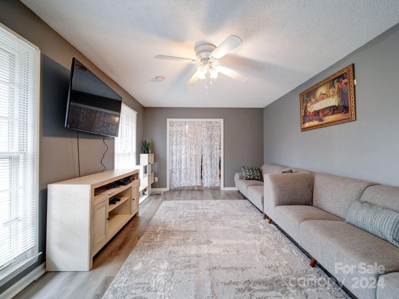 Property image 4 at 4630 Cloverdale Avenue, Charlotte, NC 28212