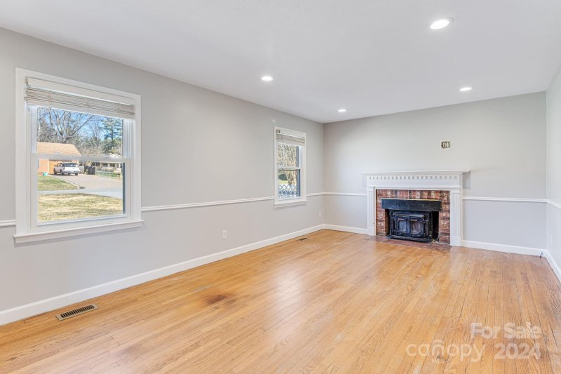 Property image 3 at 116 Brentwood Drive, Hendersonville, NC 28739