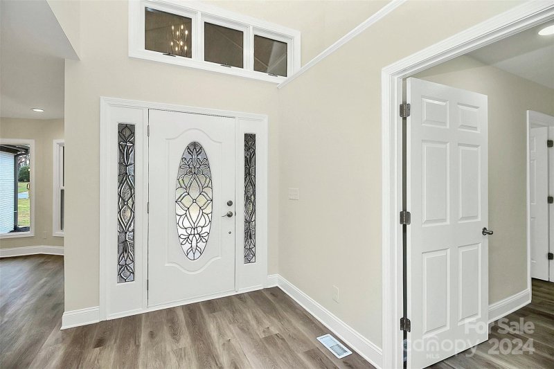 Property image 4 at 8213 Mabe Drive, Charlotte, NC 28216