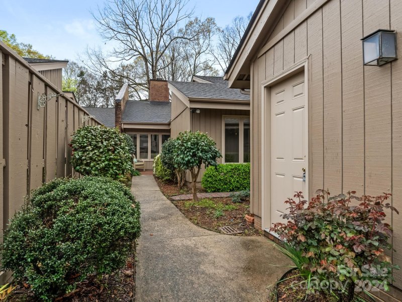 Property image 3 at 5315 Wingedfoot Road, Charlotte, NC 28226