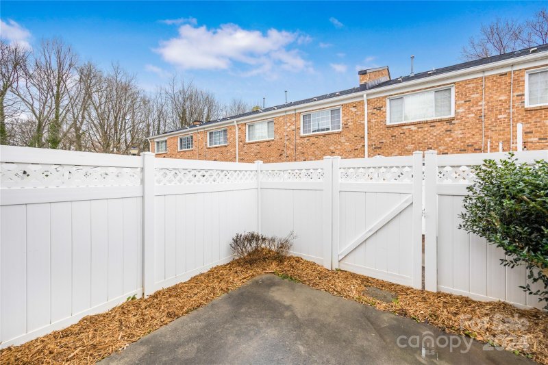 Property image 4 at 1310 Green Oaks Lane, Charlotte, NC 28205