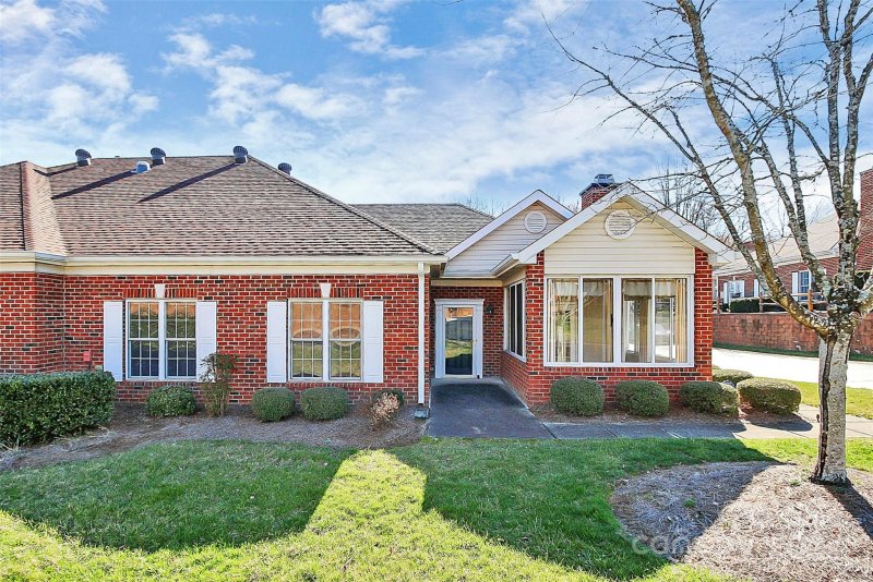 Property image 2 at 8125 Windsor Ridge Drive, Charlotte, NC 28277