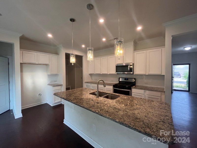 Property image 4 at 5911 Fenway Drive, Charlotte, NC 28273