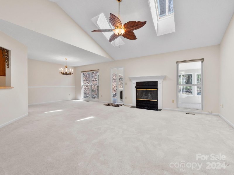 Property image 4 at 401 Heather Marie Drive, Hendersonville, NC 28792