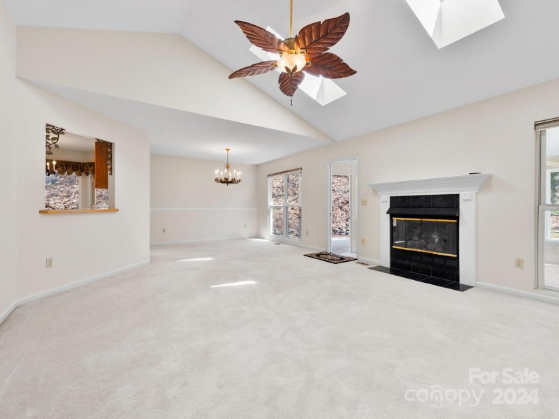 Property image 5 at 401 Heather Marie Drive, Hendersonville, NC 28792