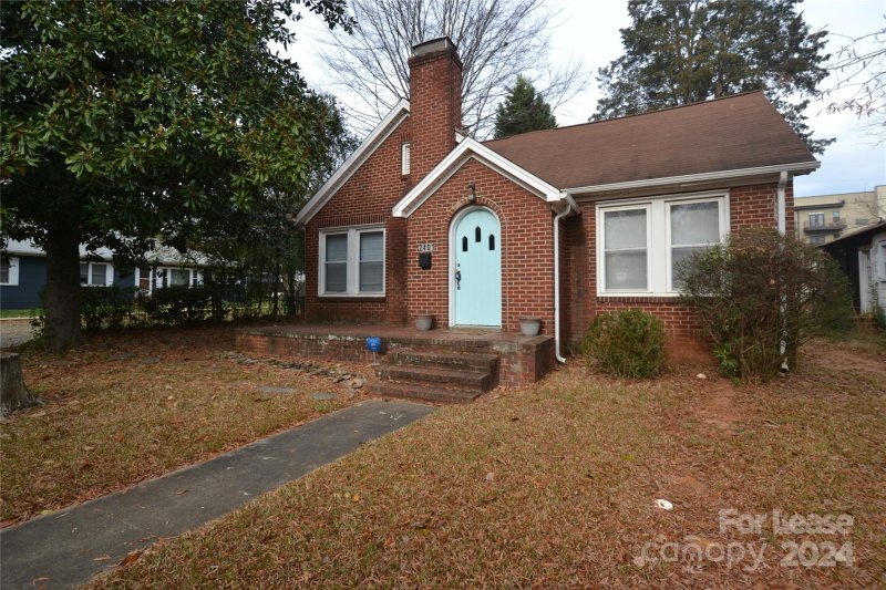 Property image 2 at 2401 Commonwealth Avenue, Charlotte, NC 28205