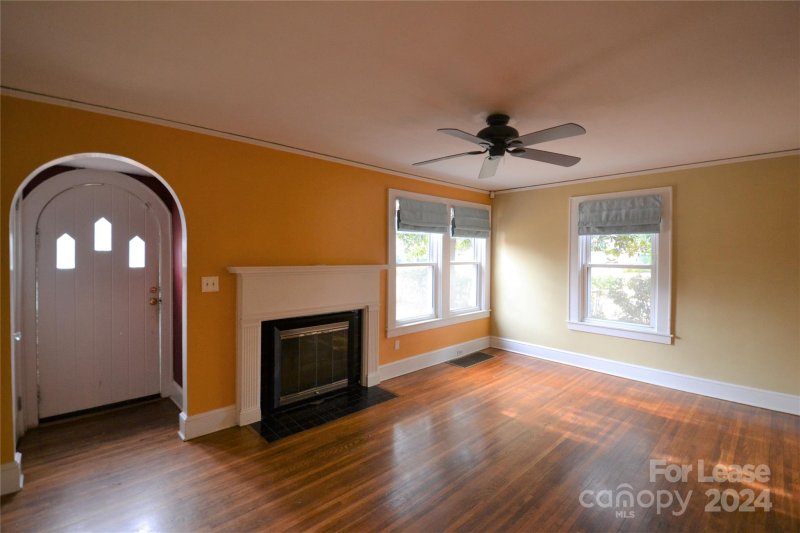 Property image 4 at 2401 Commonwealth Avenue, Charlotte, NC 28205