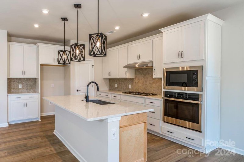 Property image 4 at 8137 Franklin Trail Street, Mint Hill, NC 28227